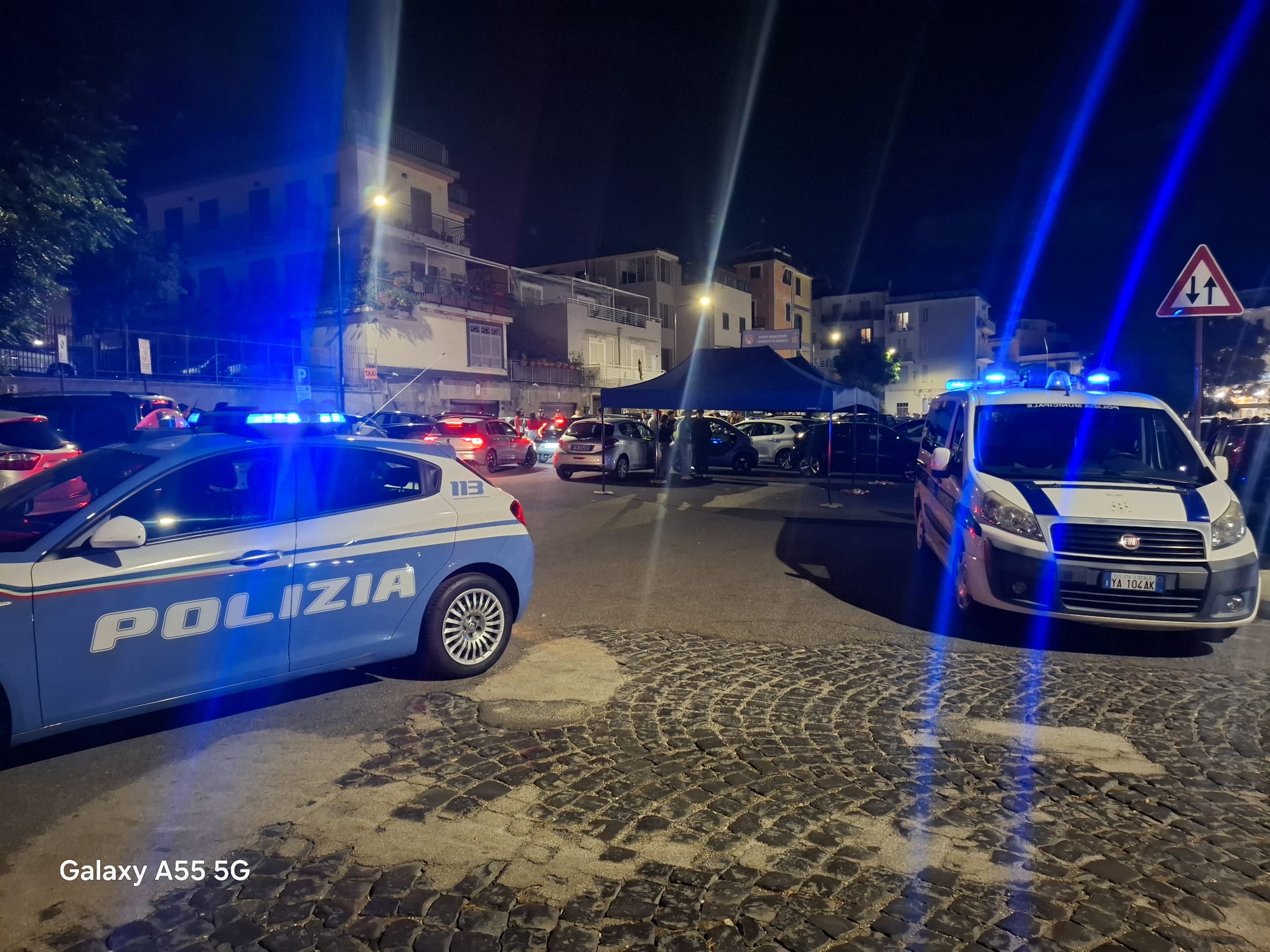 Controlli anti movida selvaggia a Pozzuoli: identificati 42 minori, molti sanzioni su moto senza casco o in auto a forte velocità