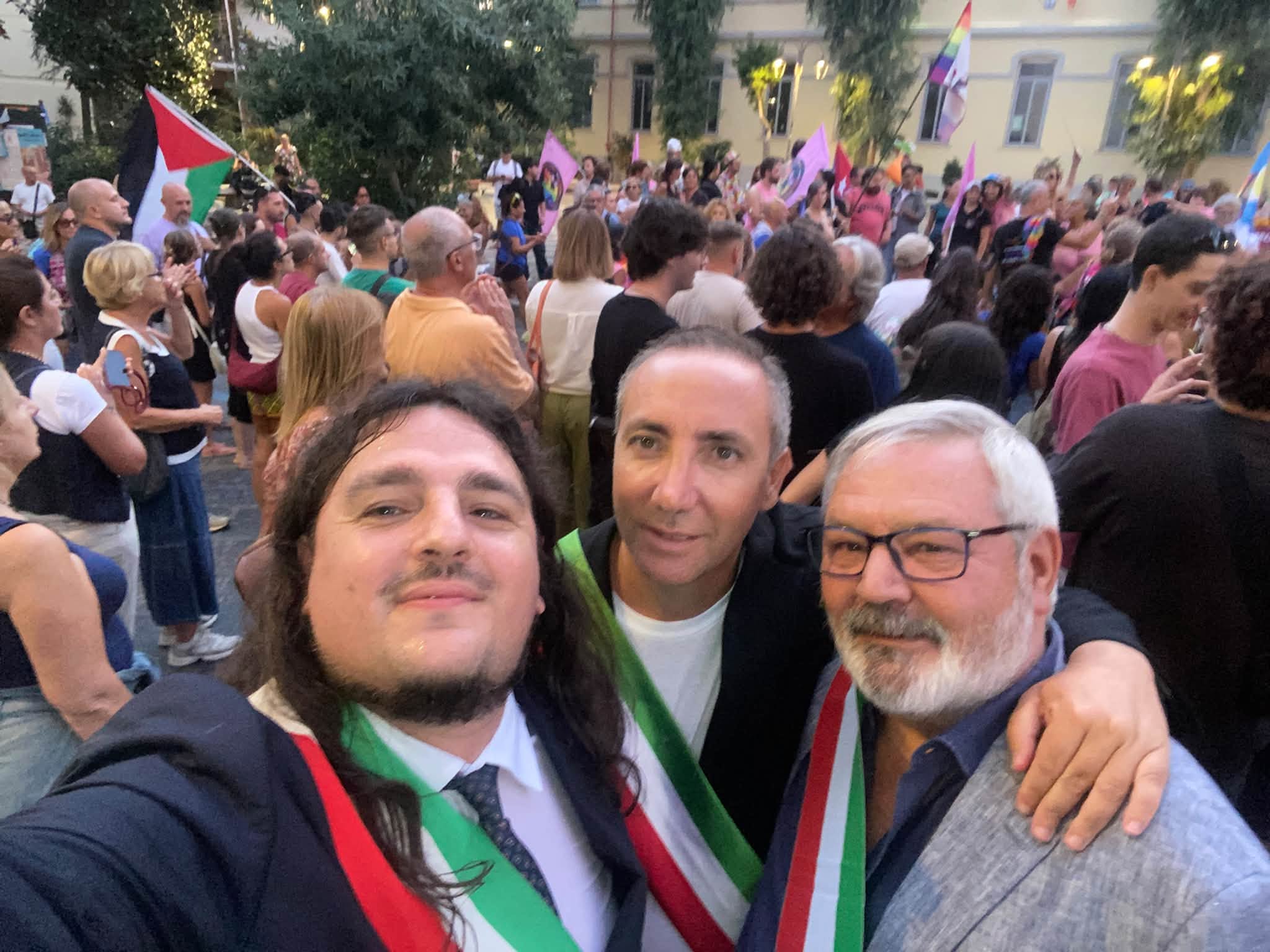 «Manzoni unico sindaco assente al Pride di Bacoli. Perché?»