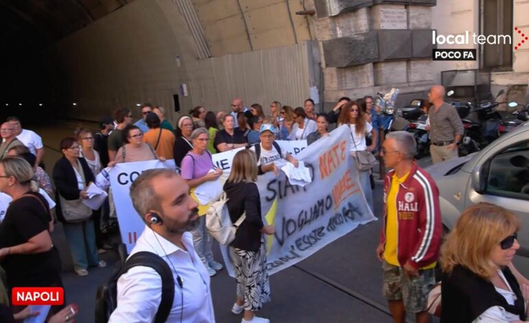 Dalla sede dell’Acer al consiglio comunale: la lunga mattinata di proteste degli sfollati di Pozzuoli