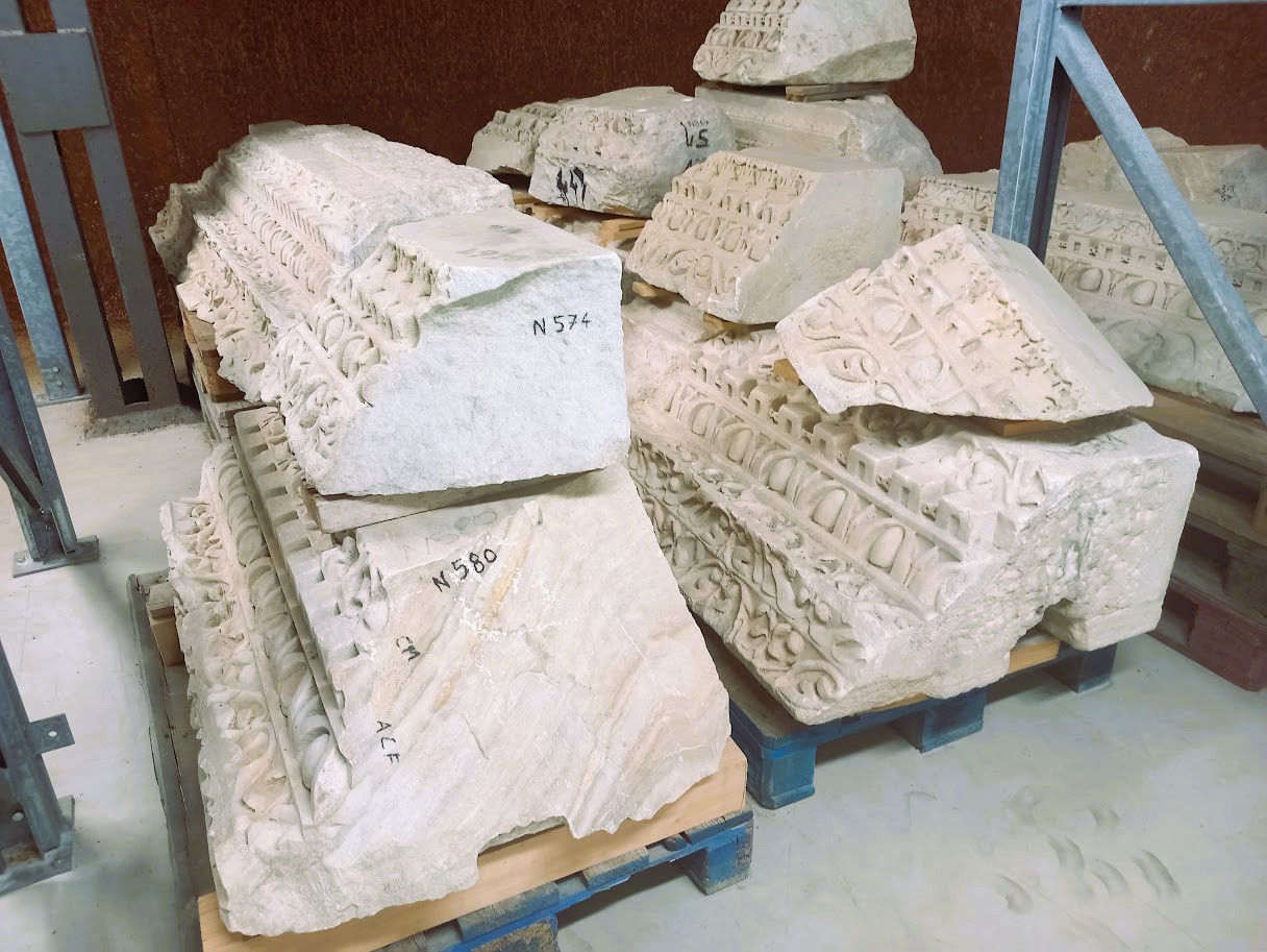 Pozzuoli svela i tesori nascosti dei depositi del Rione Terra – LE FOTO