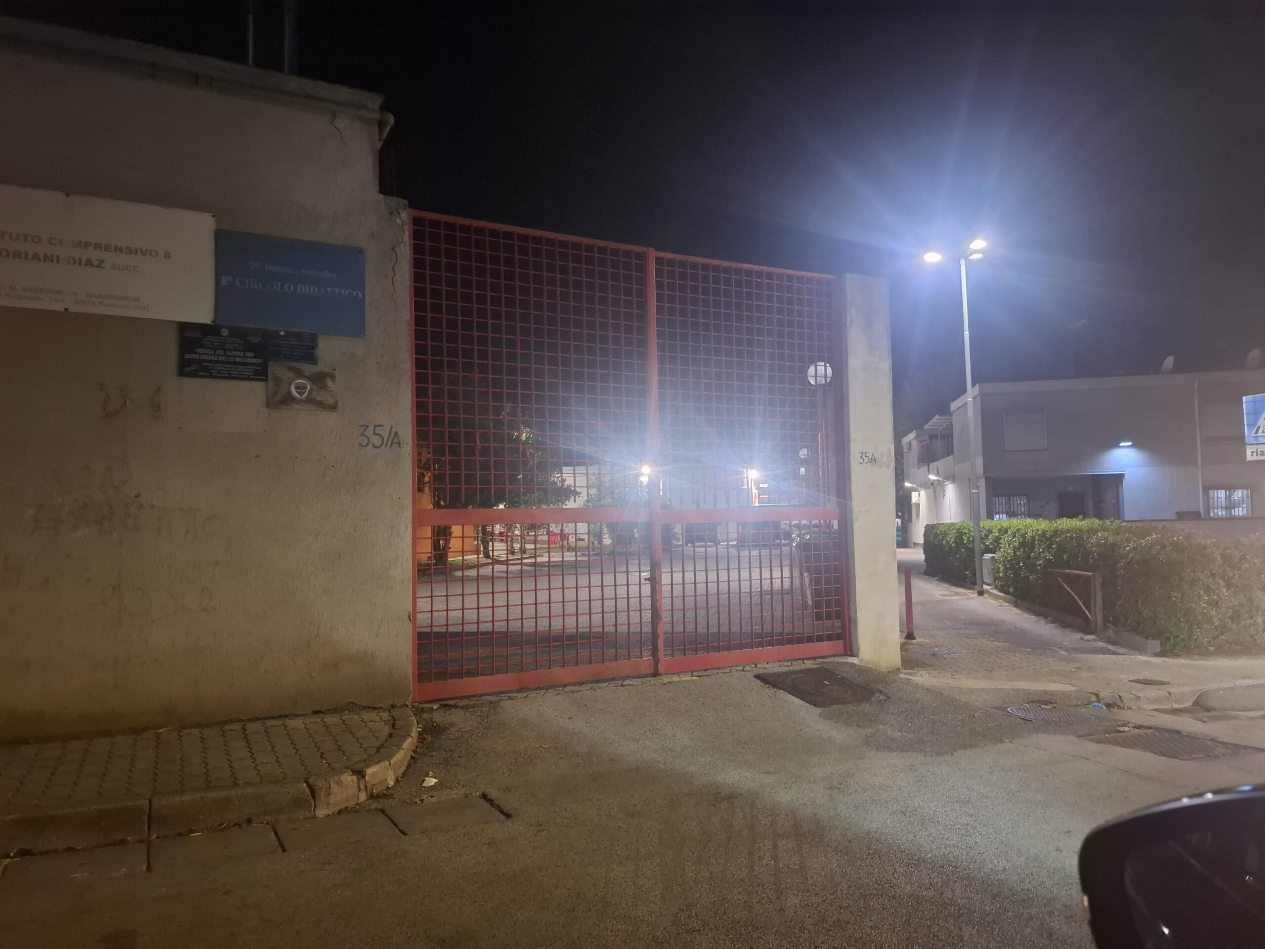 POZZUOLI/ Data alle fiamme l’auto di un’educatrice del nuovo asilo nido comunale a Monterusciello