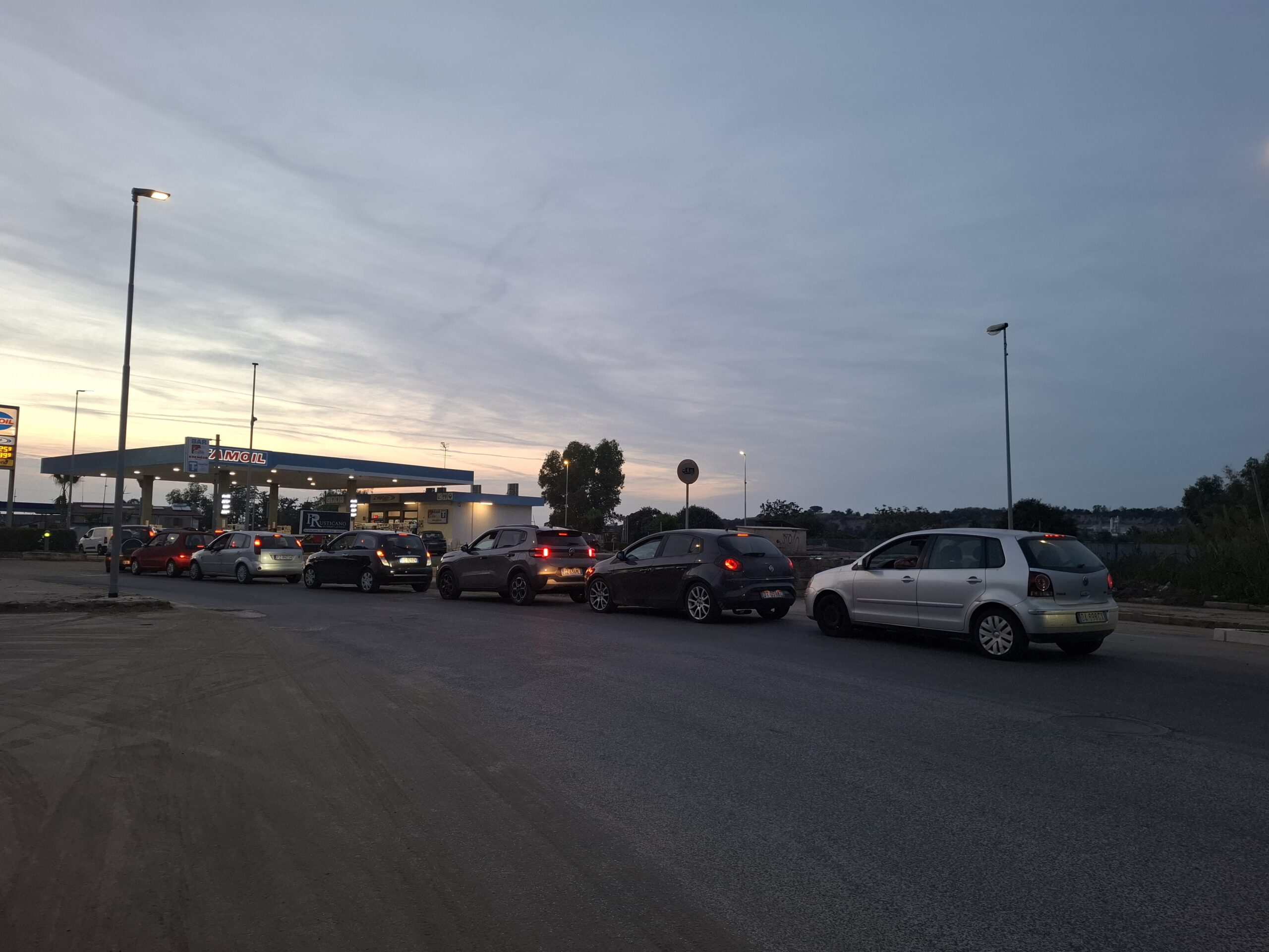 Sciopero Tir, assalto ai distributori di carburante a Pozzuoli e nell’area flegrea