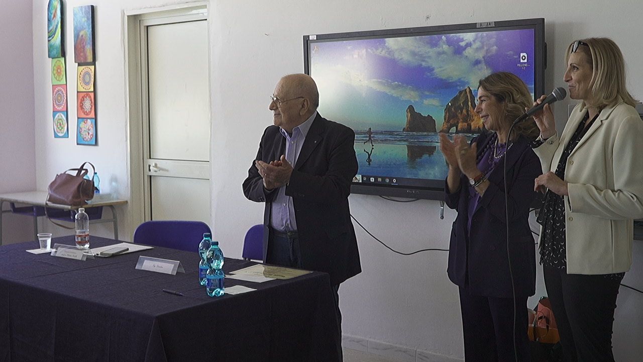 Scuola, ambiente e memoria: all’IC “8 Oriani Diaz” consegnata la borsa di studio “Michele Riondino”