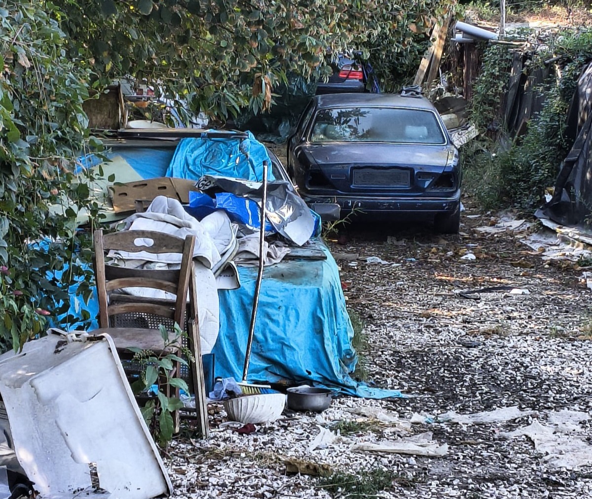 Maxi discarica di rifiuti sequestrata a Pozzuoli