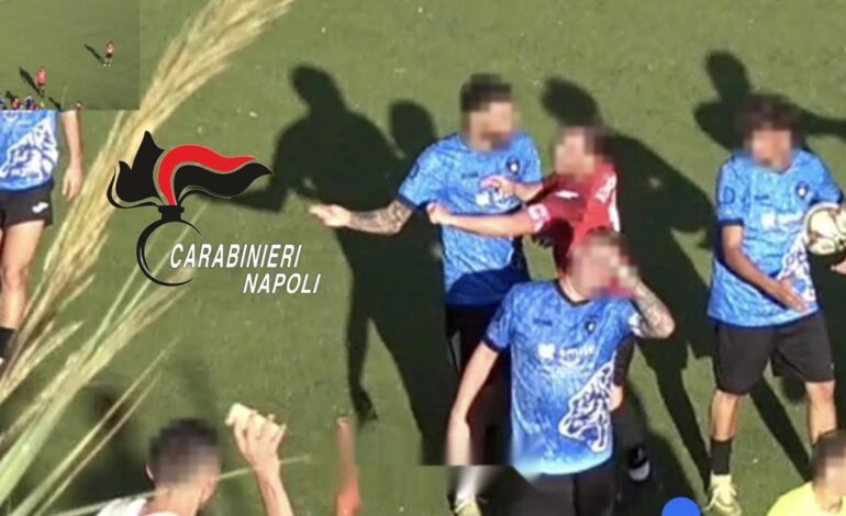 Arbitro colpito da un mattone lanciato dagli spalti: denunciati 12 tifosi