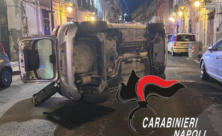 Auto si ribalta in strada: all’interno trovato dell’esplosivo