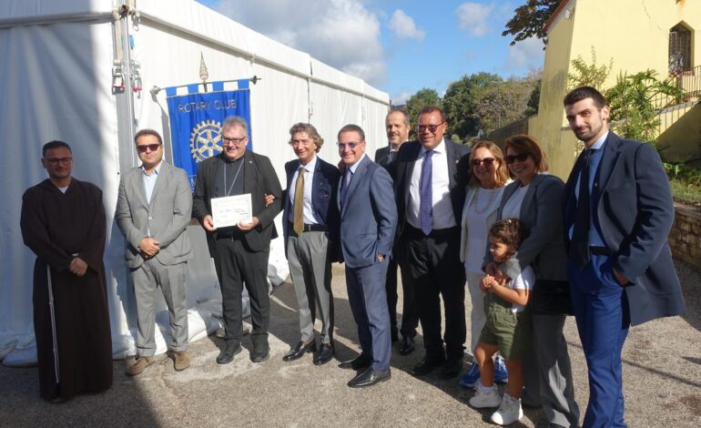 A Pozzuoli il “Rotary Youth Exchange” studenti in movimento nel mondo. Consegnata onorificenza al Vescovo