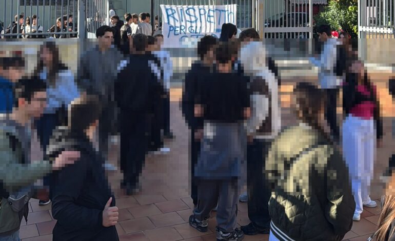 POZZUOLI/ Derattizzazione, il Liceo Majorana chiude per due giorni