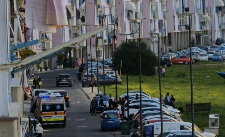 Tragedia a Pozzuoli: donna morta in un palazzo al Rione Toiano