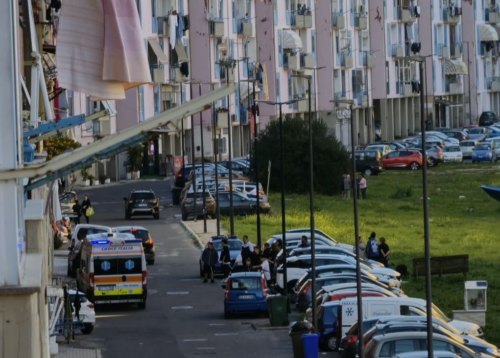 Tragedia a Pozzuoli: donna morta in un palazzo al Rione Toiano