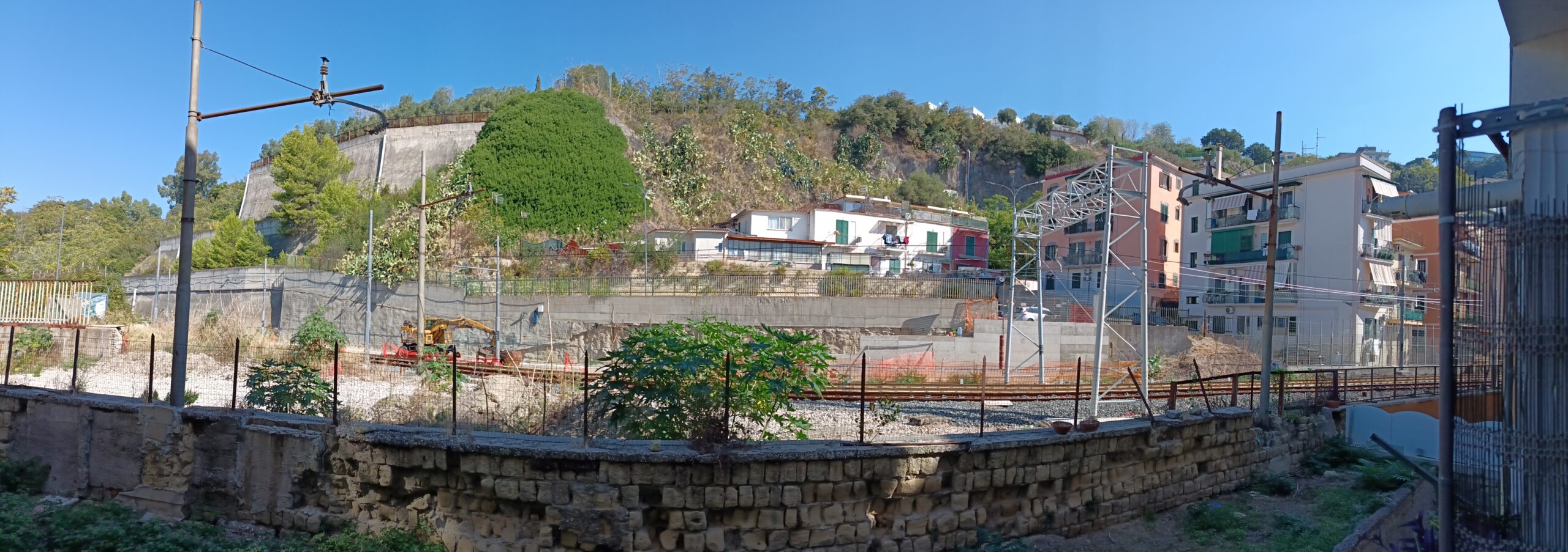 POZZUOLI/ «Cosa ci fanno questi tralicci vicino alle nostre case?»