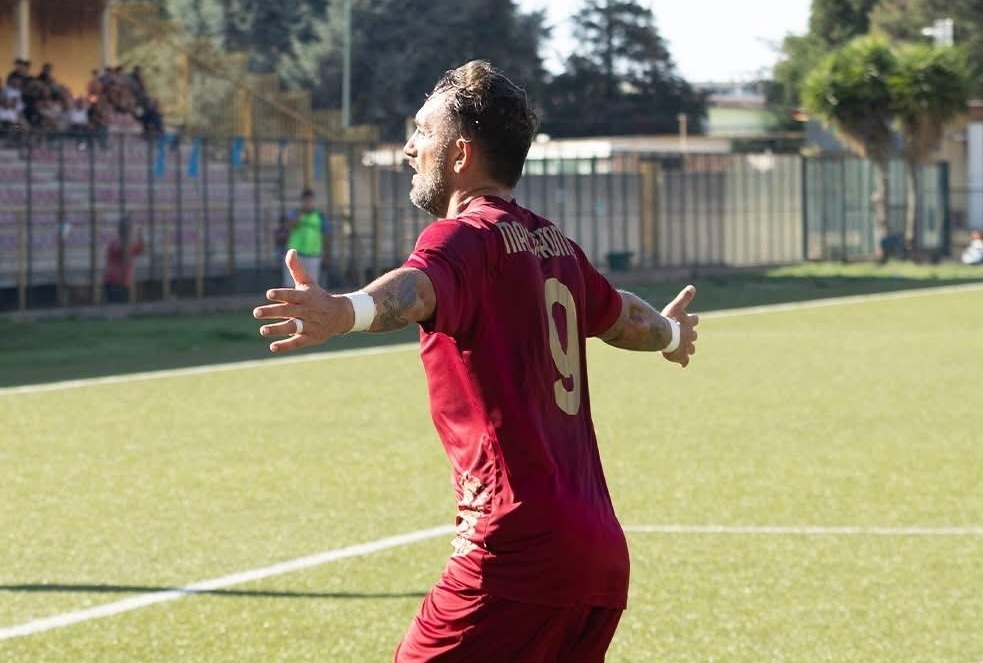 CALCIO/ Malafronte-show trascina la Puteolana in testa alla classifica