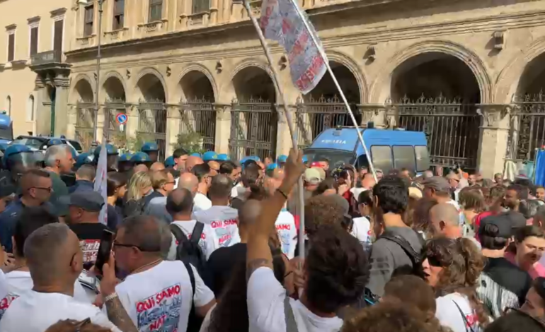 La protesta dei Campi Flegrei a Roma, manifestanti bloccati: il centrosinistra chiede un incontro urgente a Palazzo Chigi