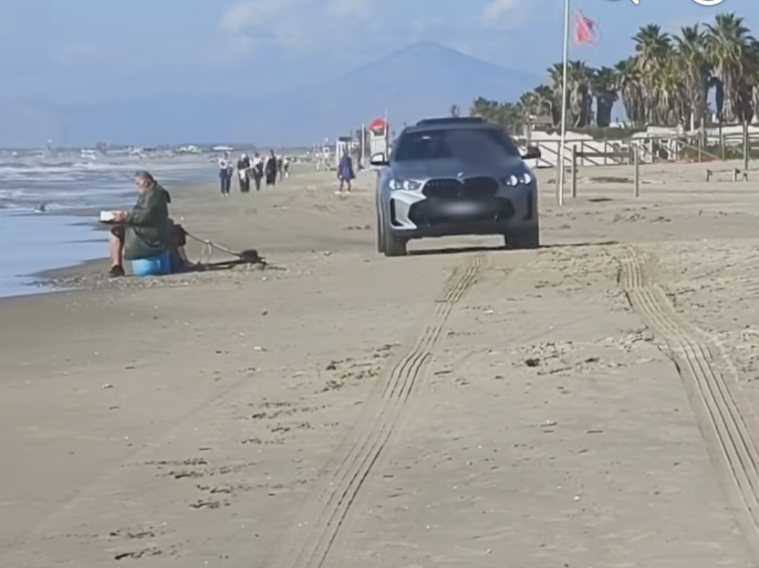 Fuoristrada in spiaggia a tutta velocità: follia tra Licola e Varcaturo