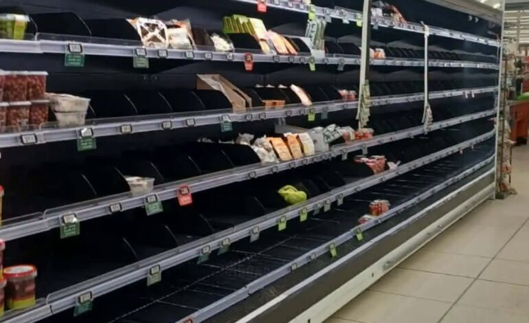 Protesta dei Tir, scaffali vuoti nei supermercati di Pozzuoli