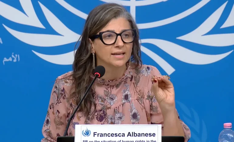Francesca Albanese a Pozzuoli: passeggiata al porto e alla Darsena nelle zone del bradisismo
