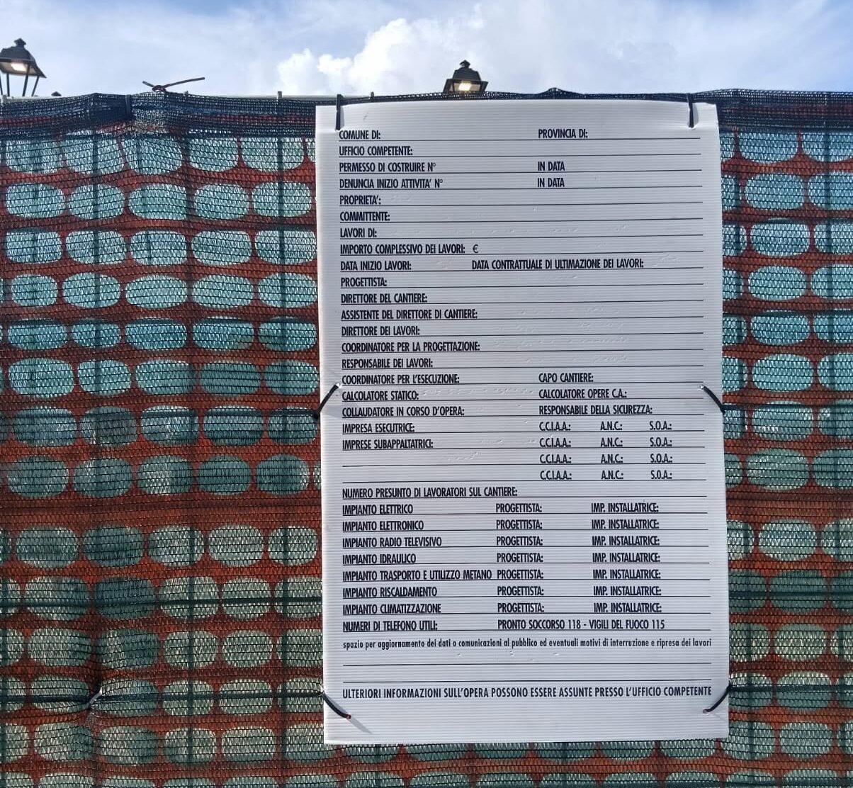 POZZUOLI/ Lavori pubblici anonimi: a “Piazza a Mare” violate le norme