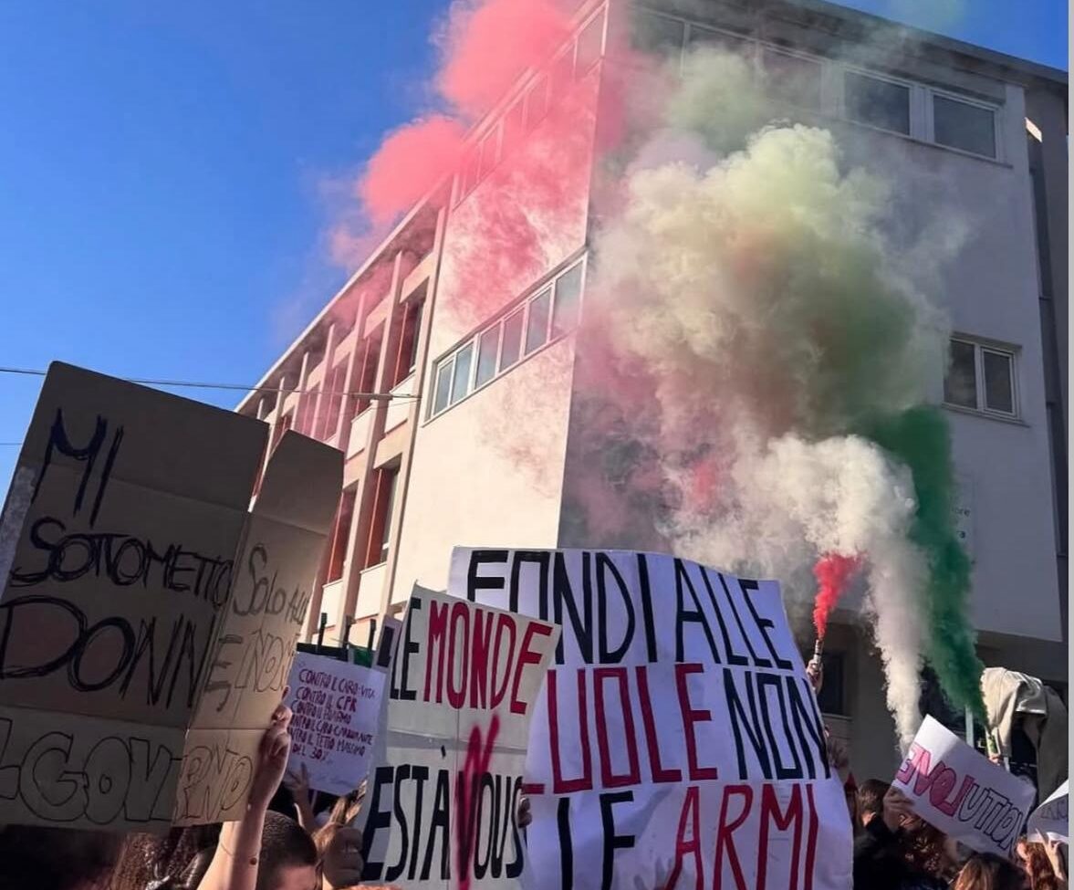 POZZUOLI/ Occupato l’istituto “Pitagora”: studenti in autogestione con il sostegno dei docenti