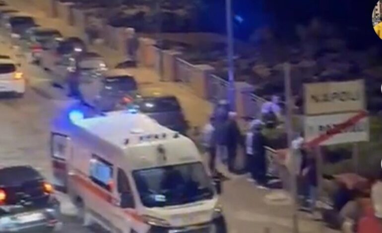 POZZUOLI/ Donna cade in mare a via Napoli: giovane si tuffa e la salva